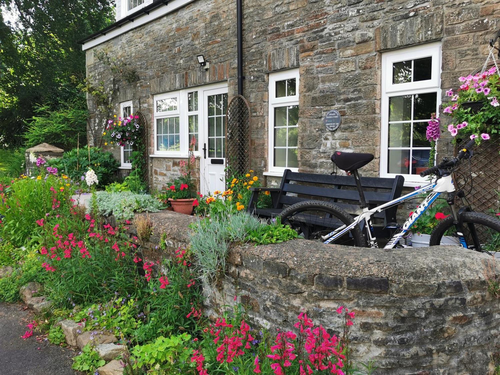 Swansea Valley Holiday Cottages Cilybebyll Bagian luar foto