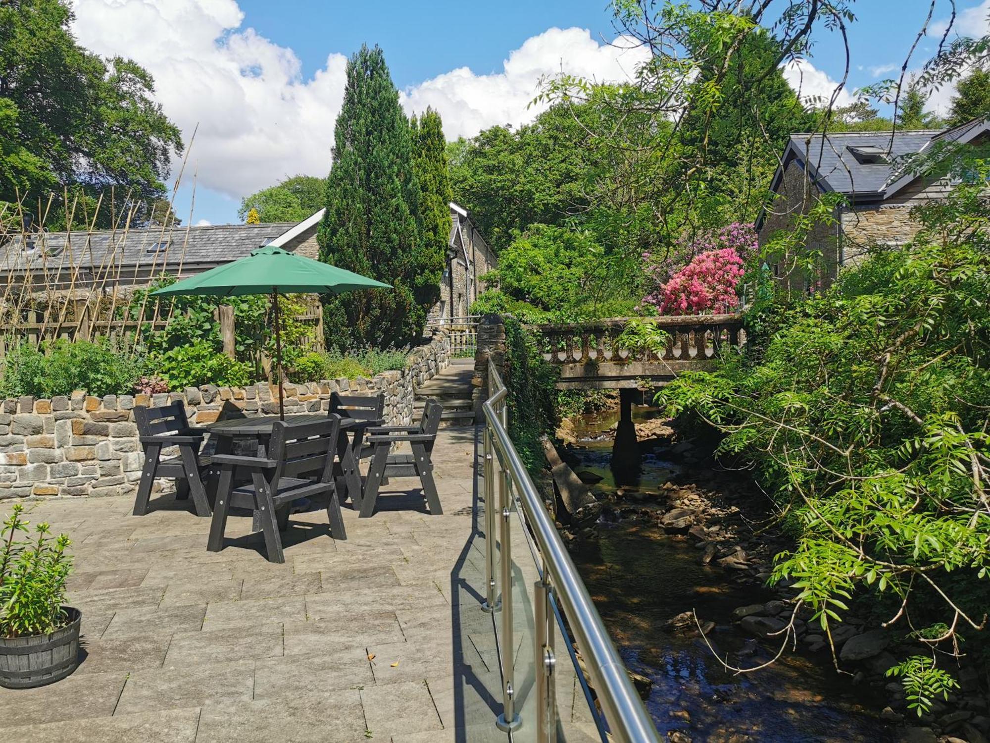 Swansea Valley Holiday Cottages Cilybebyll Bagian luar foto