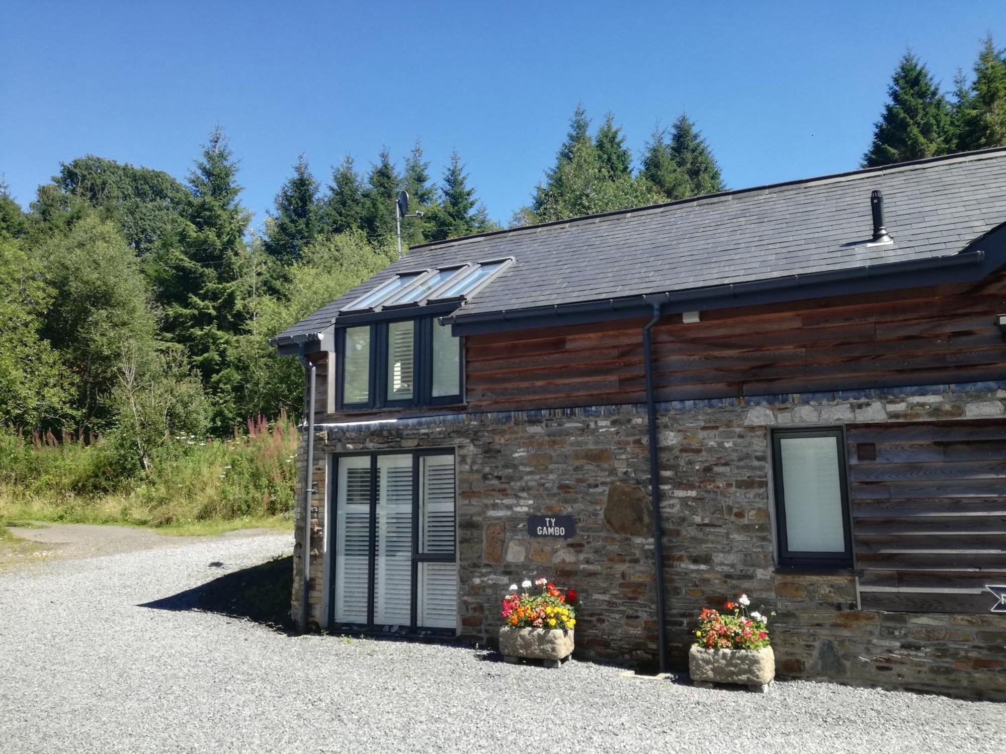 Swansea Valley Holiday Cottages Cilybebyll Bagian luar foto